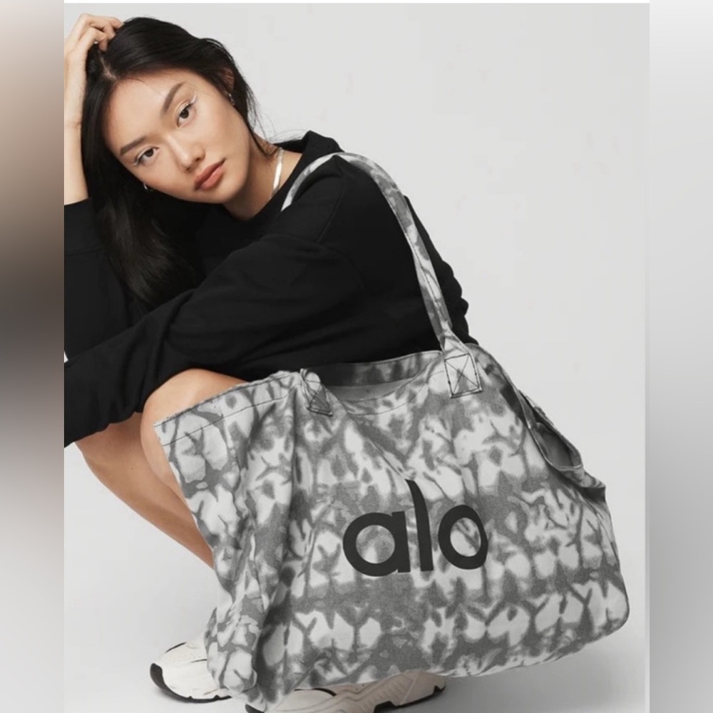 ALO gray tie dye yoga fitness bag